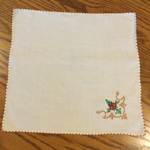 Set of 4 Antique Linen Napkins - Picture 4 of 5